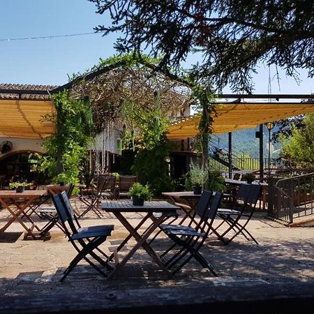 Hostal La Guineu Viladrau Buitenkant foto